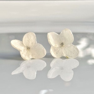 Weiße handgemachte Hortensie Ohrringe, Ohrstecker gepresste Blumen Schmuck, handgemachte Hortensie Blumen Ohrringe für Geburtstagsgeschenk, Hochzeitsohrringe