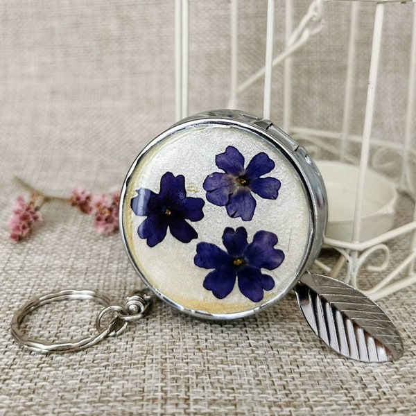 Mini cendrier de poche, boîte en métal portable avec couvercle sautant, cendrier fait main fleur bleue, petits accessoires fumeurs ronds, cadeau personnalisé