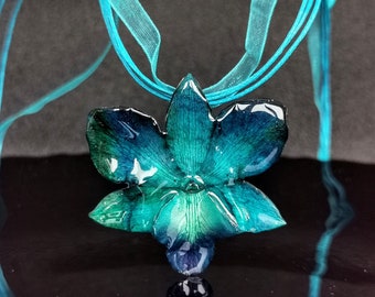 Real Orchid flower necklace, green blue flower necklace, floral jewellery, Orchid flower jewelry, Real flower jewelry, Botanical necklace