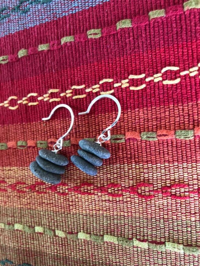 Beautiful earrings made of stacked tiny stones center drilled on a silver headpin hanging on handmade hammered round earwires.