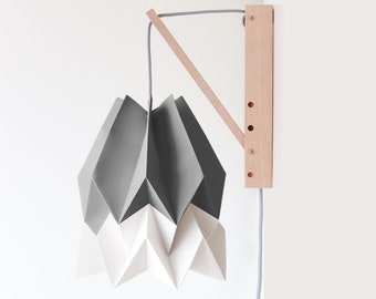 Wandleuchte Beleuchtung | Origami Lampe Alpengrau mit Polarweißen Streifen mit Holzstruktur