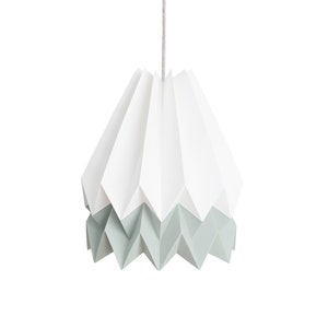 NOVITÀ! Lampada di carta, paralume origami / Bianco polare con strisce color salvia fumo
