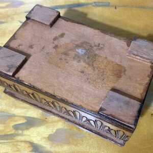 Hand carved polish box with hinged lid. afbeelding 4