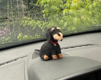 Car dachshund for the dashboard, car cockpit figure wire-haired dachshund, wire-haired dachshund figure made of felt as car decoration - NOT A CHILDREN'S TOY