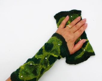 hand-felted arm warmers in green made of wool and silk, wrist warmers, cuffs, gift ideas for women, accessories