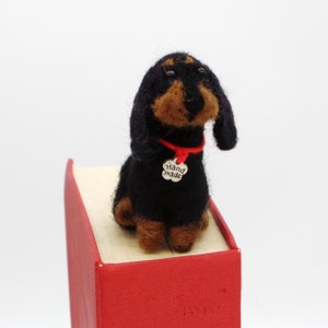 Bookmark wire-haired dachshund made of felt, bookmark hand-felted dachshund for dog owners, funny bookmark, gift idea book accessories