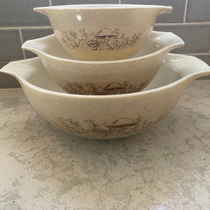 Pyrex forest fancies mixing bowls