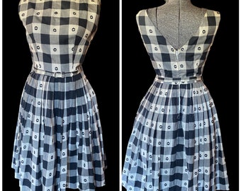 Adorable 1950s gingham dress navy and white rockabilly pinup