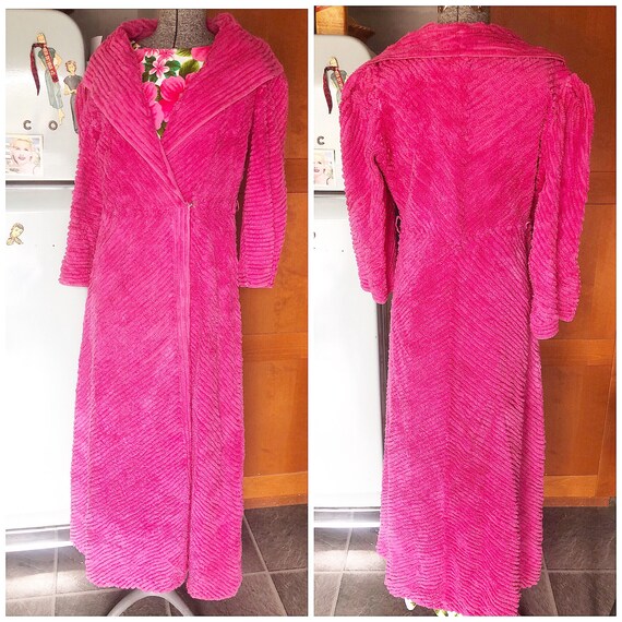 Vintage pink chenille robe dressing gown housecoat