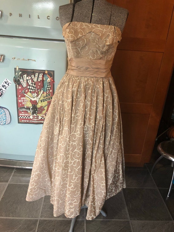 Gorgeous 50s taupe full skirt dress swing dress r