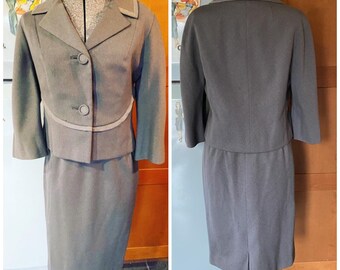 Gorgeous 1960s grey skirt suit by D’allairds  S