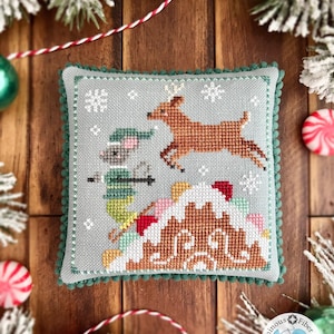 Mousecapades:  2.  On the Housetop by Luminous Fiber Arts  (7 part series)