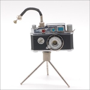 Working 1945-52 PhotoLite Table Lighter Camera Shape with Compass and Cable Release