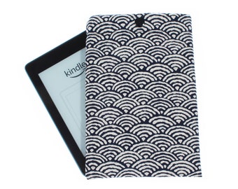 Geometric Kindle Paperwhite Sleeve: Padded E-reader Cover