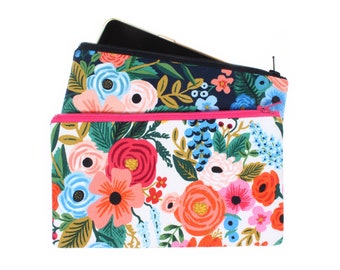 Estuche con cremallera de tela Rifle: Estuche para maquillaje, lápices o iPhone con estampado floral