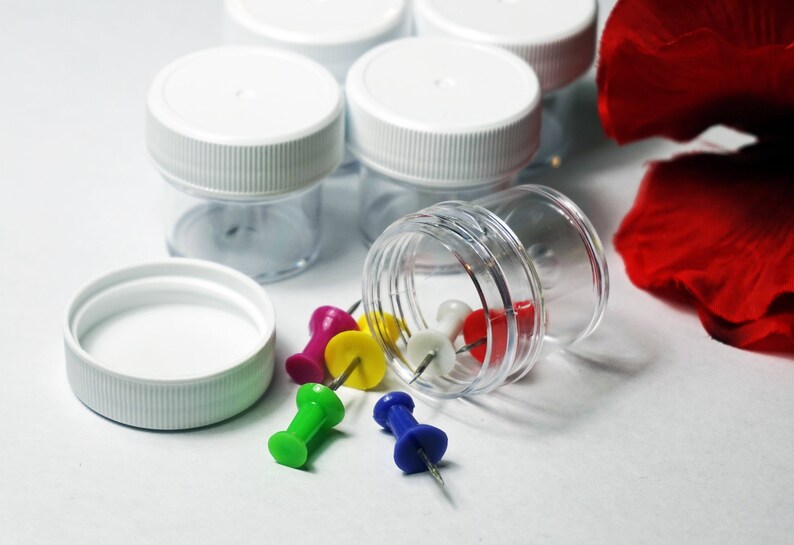 1 2 oz plastic containers with lids