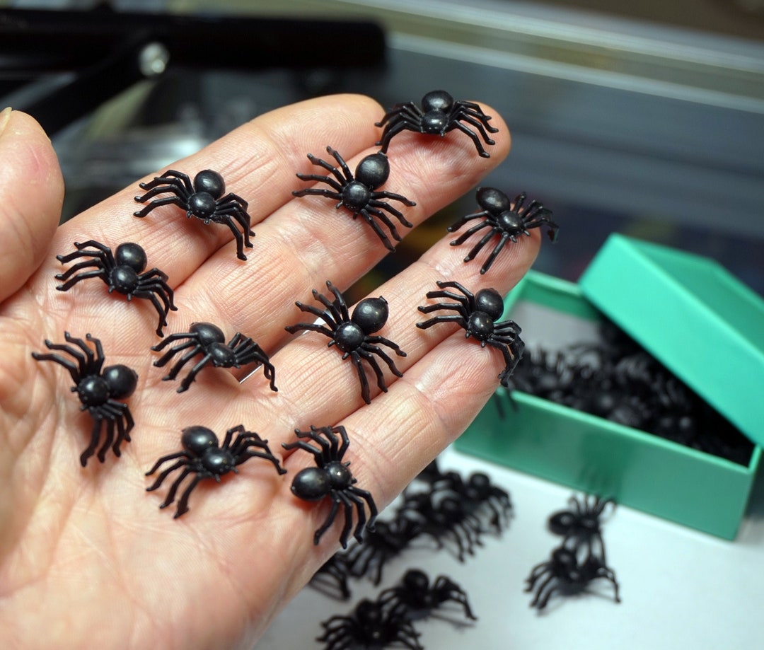 BLACK SPIDERS for HALLOWEEN Craft Small Halloween Spiders Charms Slime ...