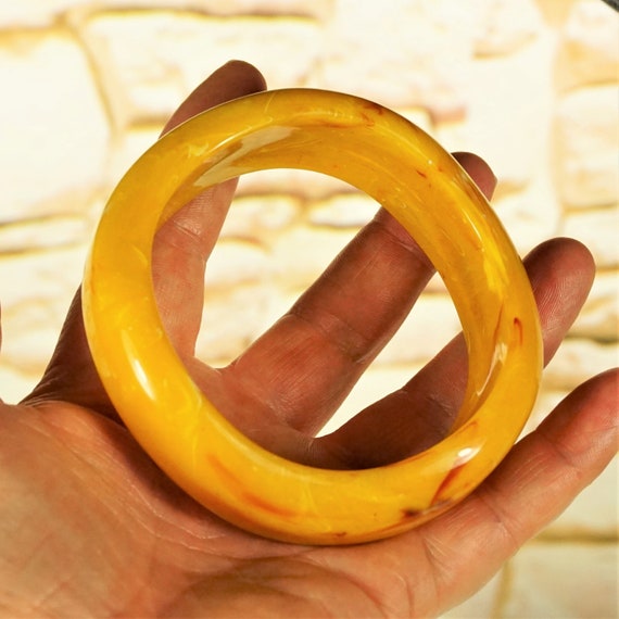 OLD BAKELITE WAVY Bold Heavy Bracelet, Egg Yolk B… - image 7