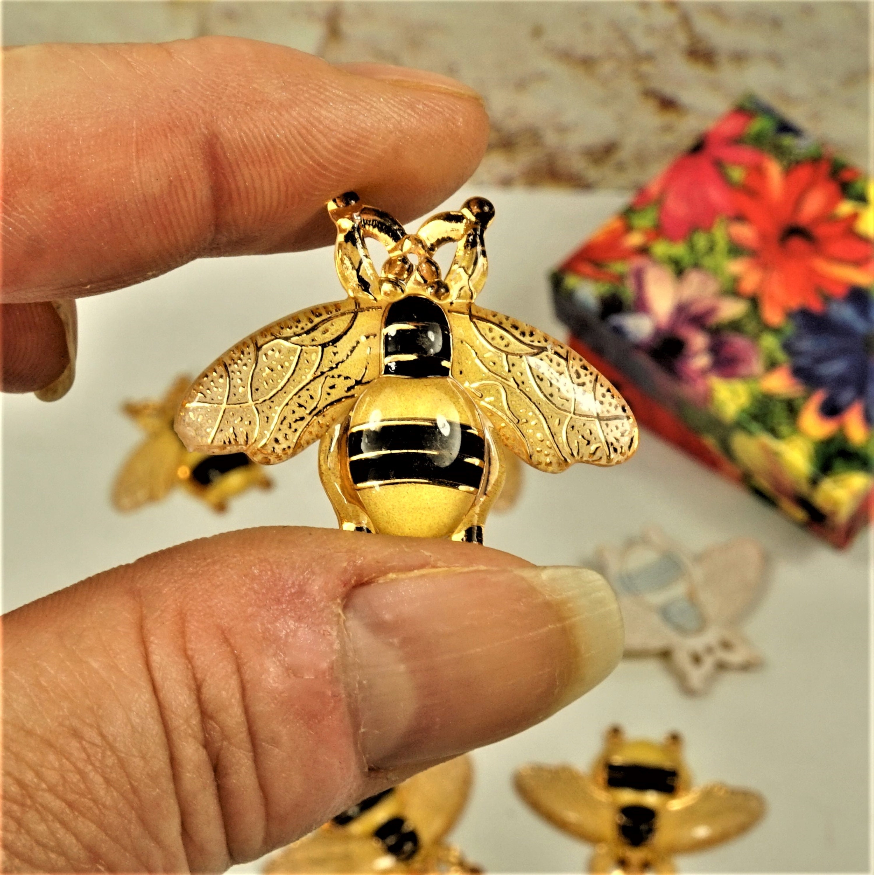 RESIN BEE CHARMS, Flat Back Cabochons, Lifelike Bumble Bee, Small Gift For  Kids