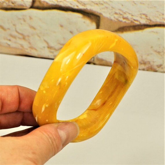 OLD BAKELITE WAVY Bold Heavy Bracelet, Egg Yolk B… - image 5