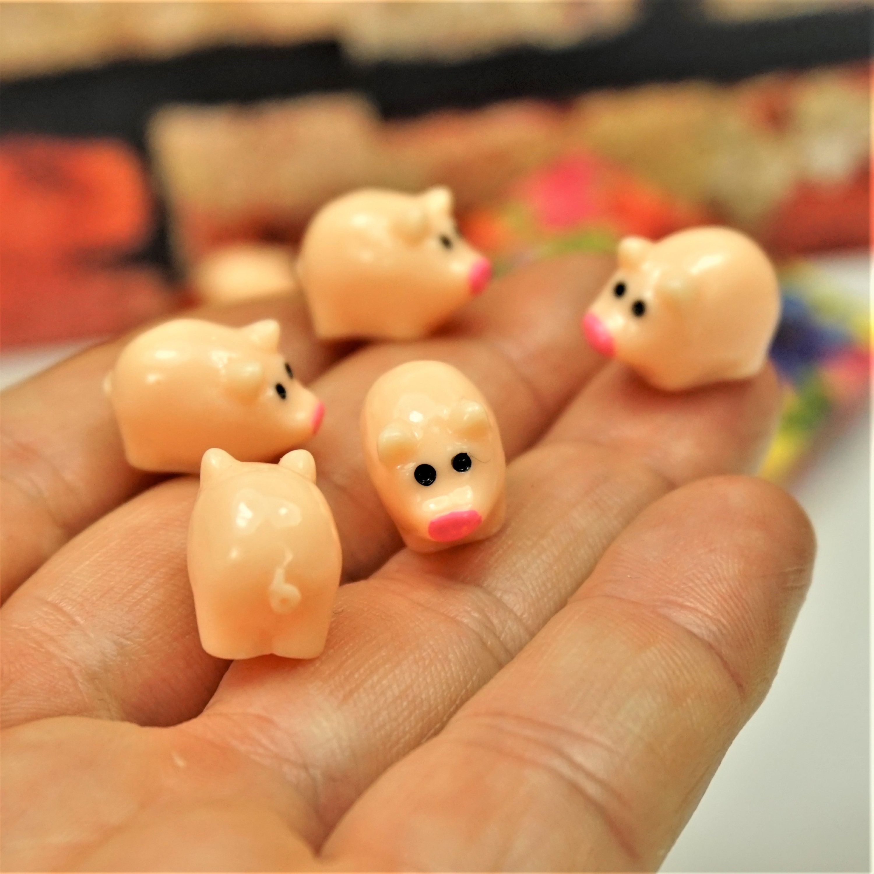 ARTIBETTER 4pcs Ornaments Mini Resin Pigs Tiny Pig Toy Pig Figurines  Collectibles Resin Animal Ornament Yard Piggy Figurine Desktop Pig Mini  Resin