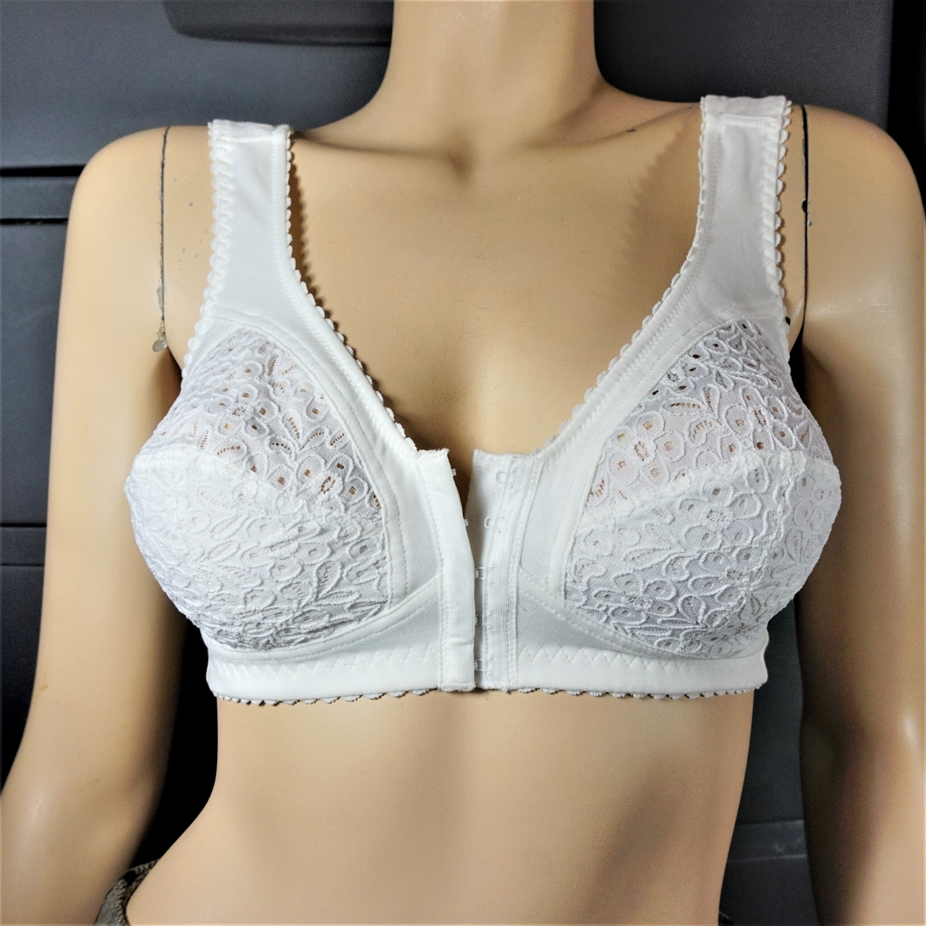 COTTON BLEND BRA With Wide Straps, Front Hooks Closure White Bra