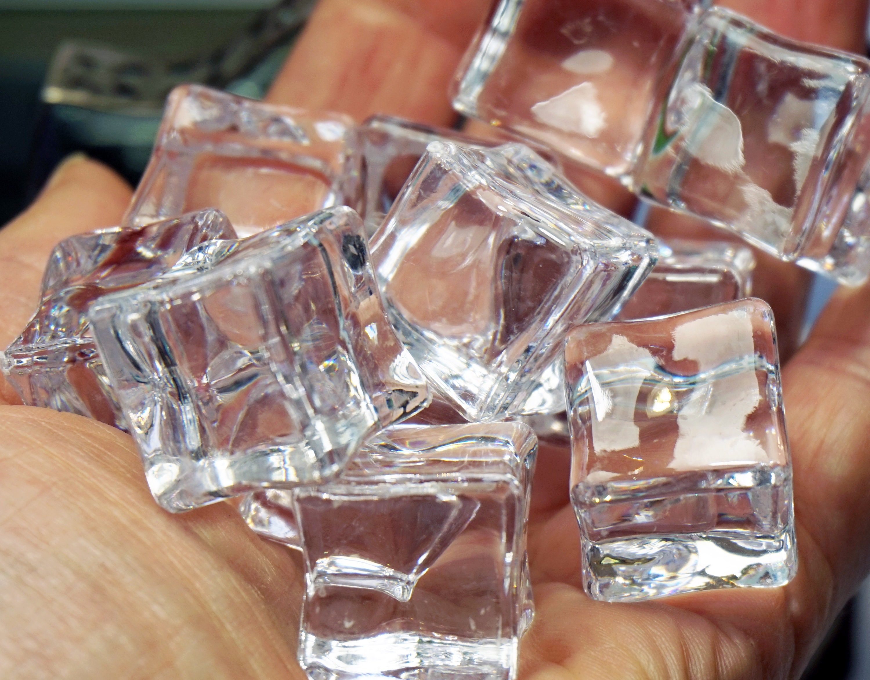 BEST Way to Make Crystal CLEAR Ice Cubes!!