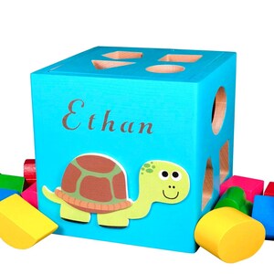 Personalized shape fitting cube, motor skills cube, motor skills toys, wooden toy, gift for baby boy, gift for baby girl, shape sorter image 6