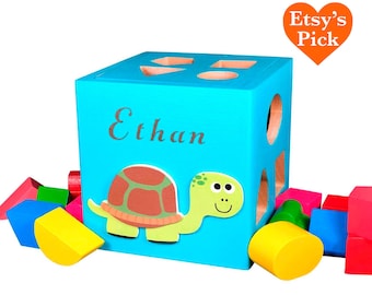 Personalized shape fitting cube,  motor skills cube, motor skills toys, wooden toy,  gift for baby boy,  gift for baby girl, shape sorter