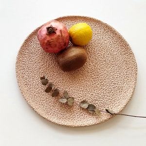 Handgefertigte große Keramik Servierplatte | Herzstück Keramikschale Servierplatte | Wabi-sabi bio natürliche dekorative Obstplatte | SOFORT LIEFERBAR