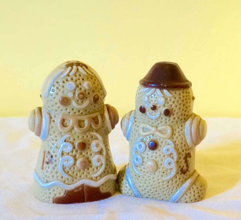 Gingerbread; Salt /& Pepper Shakers; Approx 3h x 2w; FREE SHIPPING !!!