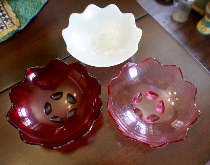 Tupperware; Plastic Serving Bowls; Approx; 6.5 Inches; Great for Snacks; FREE SHIPPING !!!