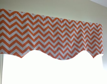 Chevron Orange Volant, Originaldesign von Coolroomdecor, Bis zu 132 cm breit X 16 cm lang, Wählen Sie Ihre Farbe. Chevron Volant, Zickzack Volant