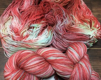 CHERRY TWIST - Hilado Teñido a mano / Hilado de Calcetín / Hilo Teñido Independiente / Dedos / Rojo Turquesa Verde