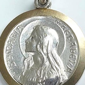 3/4 &quot;Vintage St Mary Magdalene Medaille, ein Souvenir von Sainte Baume Provence Frankreich - Midcentury Bicolor runder Schutzpatron der Parfümeurs Anhänger