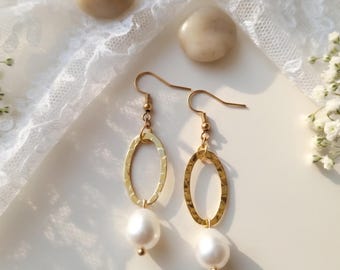 Gold Oval Earrings, Pearl Drop Earrings, Elegant Statement Earrings, White Pearls, Hammered Gold Earrings, Minimalist Earrings, Bridal