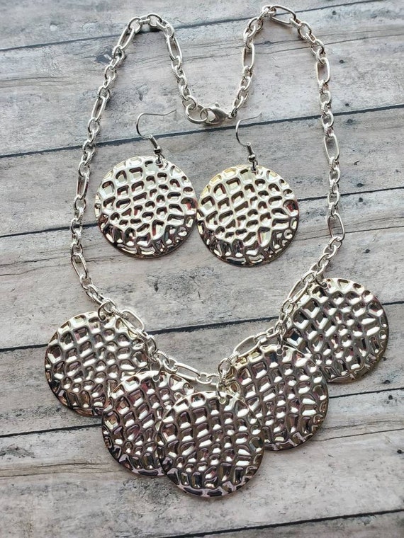 Silver Circle Pendant, Silver Disc Necklace, Collar Necklace