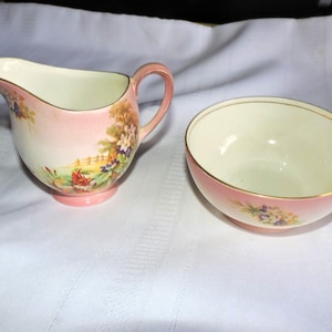 Royal Winton Grimwades 1930’s Art Deco Pink Gold Sugar bowl & Creamer RARE Condition: Used