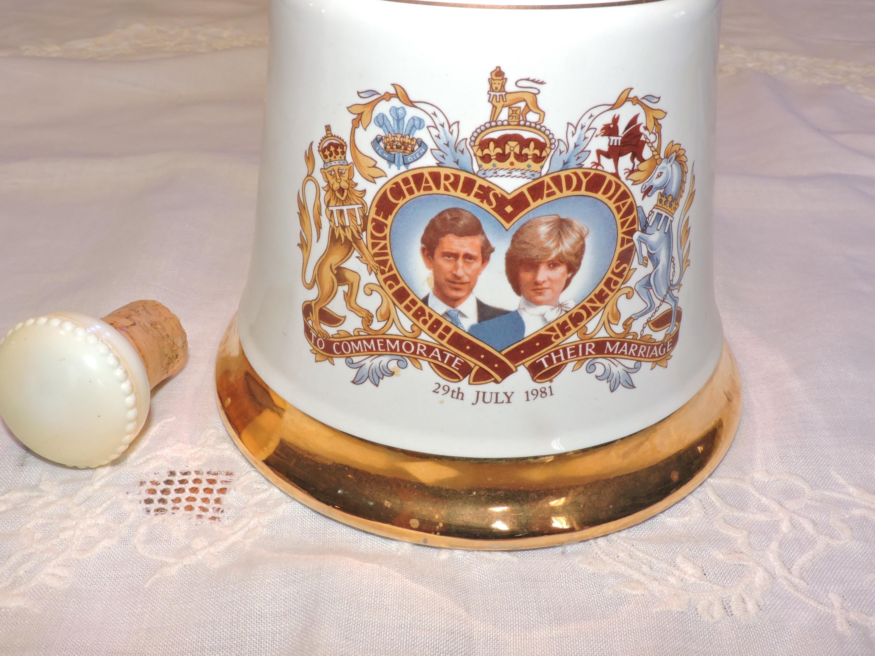 希少　ダイアナ妃成婚記念　Bells  Decanter　箱あり未開栓 Prince Charles & Lady Diana Marriage 1981, Bells Scotch Whiskey