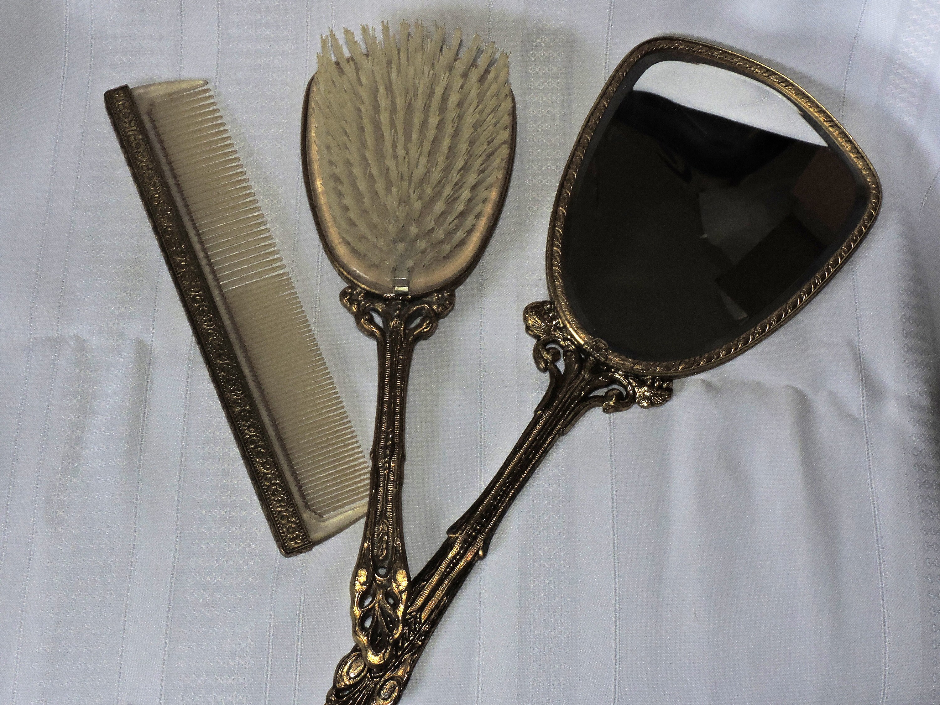 Vintage Vanity Dresser Set 3 Piece Gold Tone Brush, Mirror  display picture 1