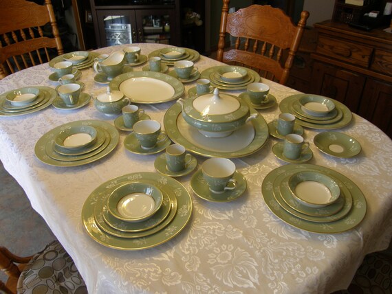 full dinnerware set