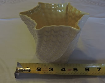 Belleek Vase Planter Tridacna Pattern With Ruffles