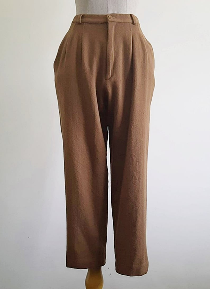 Pantaloni a gamba affusolata marrone Pantaloni a vita alta vintage Pantaloni in lana da donna Pantaloni a pieghe Pantaloni cropped Pantaloni a vita alta Pantaloni autunnali XS 25 Vita immagine 2