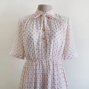 80s Vintage White Print Chiffon Dress Large | Womens Short Sleeve Bow Tie Collar High Neck Pleated Knee Length Elastic Waist Shoulder Pad L