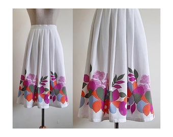 White Floral Skirt Vintage Pleated Skirt Womens Knee Length Skirt High Waisted Skirt Flower Skirt Polyester Skirt Retro Skirt XS 25.5" Waist