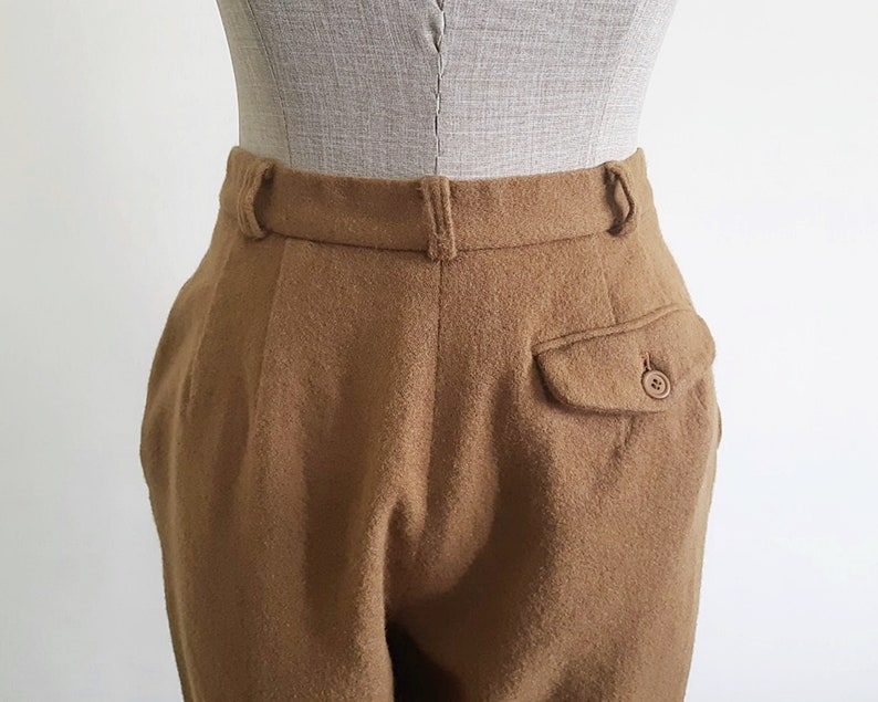 Pantaloni a gamba affusolata marrone Pantaloni a vita alta vintage Pantaloni in lana da donna Pantaloni a pieghe Pantaloni cropped Pantaloni a vita alta Pantaloni autunnali XS 25 Vita immagine 9