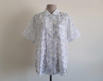Vintage wit blauw gebloemd shirt polyester katoenen blouse korte mouw dichtgeknoopt met kraag Groot