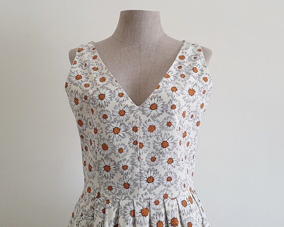 Daisy Print V Neck Dress Cream Floral Cotton Canvas Mini Sleeveless Rockabilly Summer Small