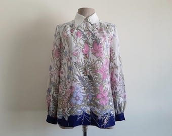 Vintage 80-tals rosa vit blommig blus chiffongskjorta långärmad knäppt krage XS