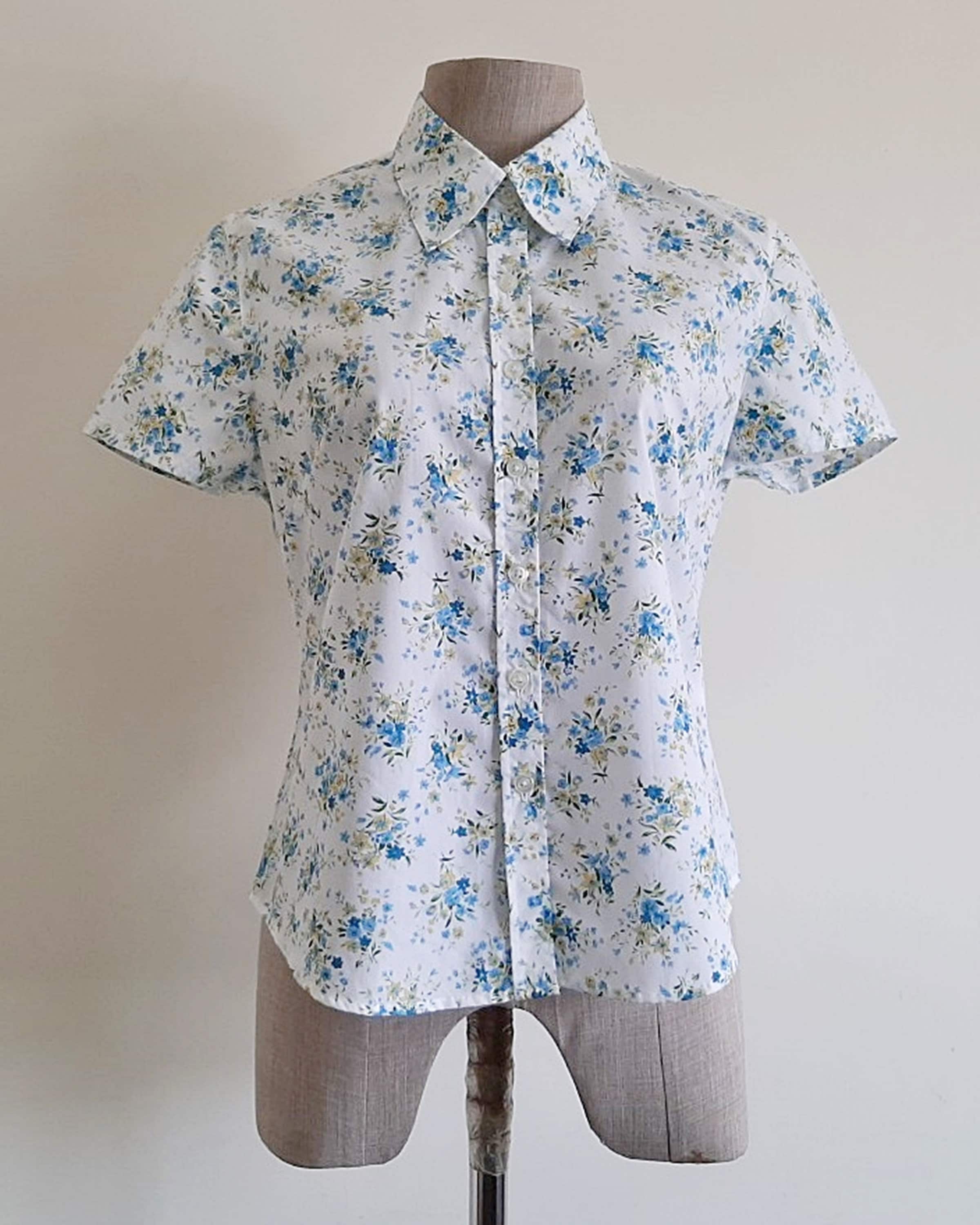 XS Vintage Blue White Floral Blouse Womens Short Sleeve XS Vintage Blue White Floral Blouse Womens Short Sleeve
